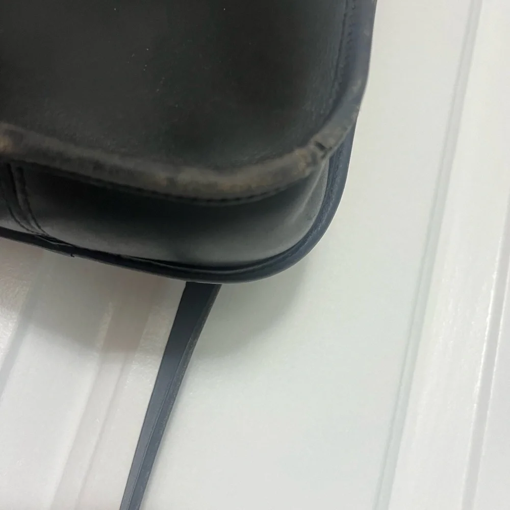 Vintage Coach Black Leather Crossbody with Gold Turnlock - Picture 9 of 9